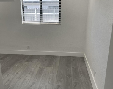 880 Nw 8th Avenue - Photo Thumbnail 13