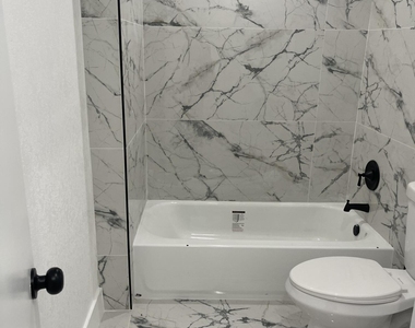 880 Nw 8th Avenue - Photo Thumbnail 8