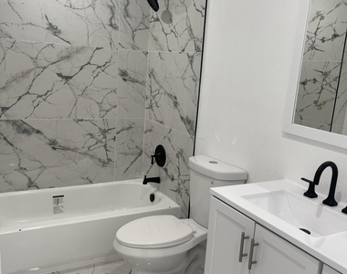 880 Nw 8th Avenue - Photo Thumbnail 7