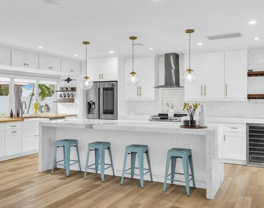 701 Appleby Street - Photo Thumbnail 4