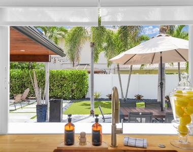 701 Appleby Street - Photo Thumbnail 9