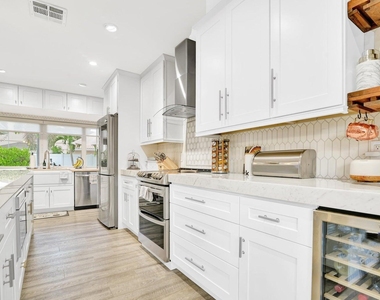 701 Appleby Street - Photo Thumbnail 5