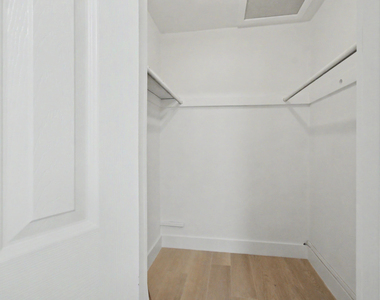 411b Ne 57th Court - Photo Thumbnail 6