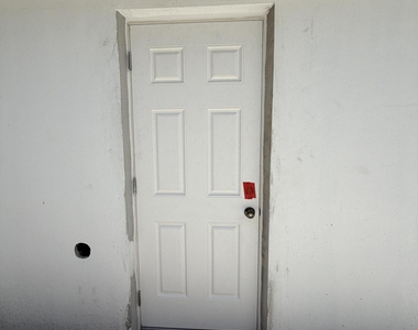 411b Ne 57th Court - Photo Thumbnail 16