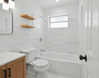 411b Ne 57th Court - Photo Thumbnail 4