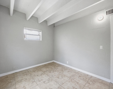 812 19th Street - Photo Thumbnail 14