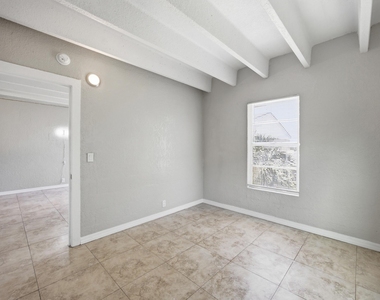 812 19th Street - Photo Thumbnail 9