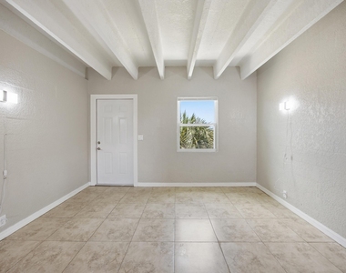 812 19th Street - Photo Thumbnail 2