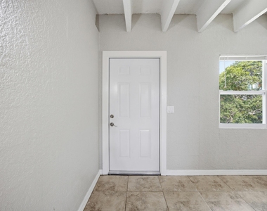 812 19th Street - Photo Thumbnail 4