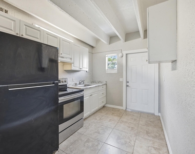 812 19th Street - Photo Thumbnail 1