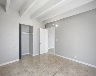 812 19th Street - Photo Thumbnail 12