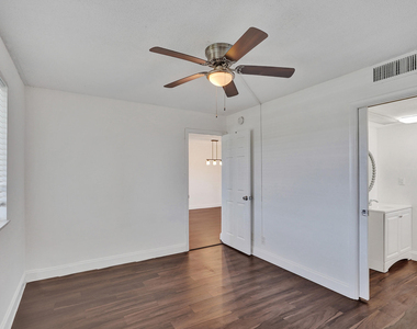 2640 S Garden Dr Drive S - Photo Thumbnail 20