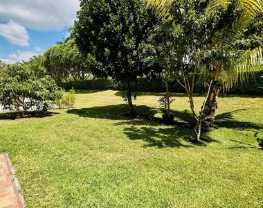 9205 Dupont Place - Photo Thumbnail 24