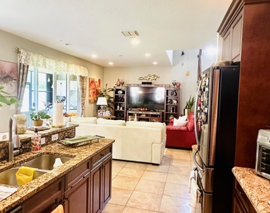 9205 Dupont Place - Photo Thumbnail 17