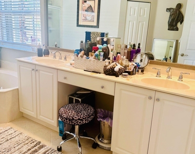 9205 Dupont Place - Photo Thumbnail 37