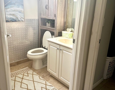 9205 Dupont Place - Photo Thumbnail 11