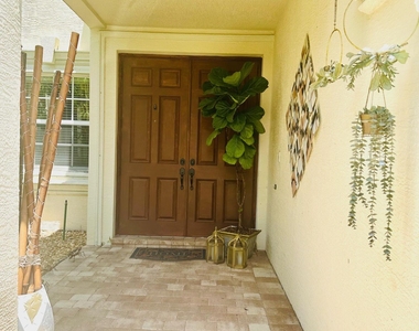 9205 Dupont Place - Photo Thumbnail 4