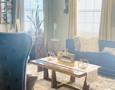 9205 Dupont Place - Photo Thumbnail 8
