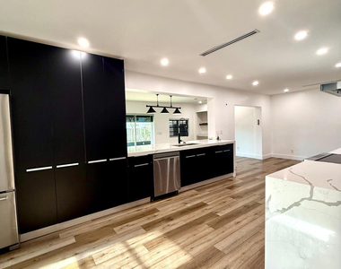 4411 Thomas Street - Photo Thumbnail 12