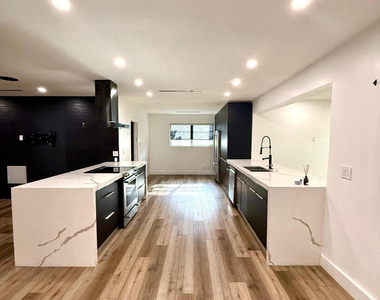 4411 Thomas Street - Photo Thumbnail 14