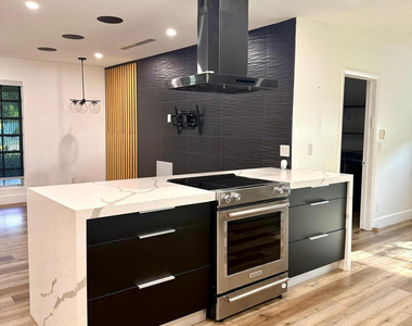 4411 Thomas Street - Photo Thumbnail 13