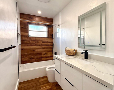 4411 Thomas Street - Photo Thumbnail 16