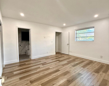 4411 Thomas Street - Photo Thumbnail 15