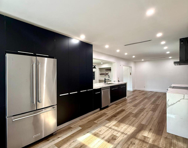 4411 Thomas Street - Photo Thumbnail 11