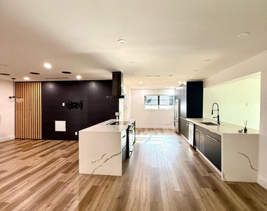 4411 Thomas Street - Photo Thumbnail 10