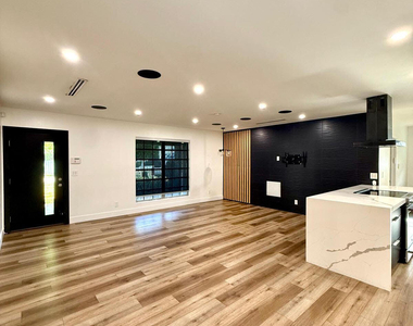 4411 Thomas Street - Photo Thumbnail 3