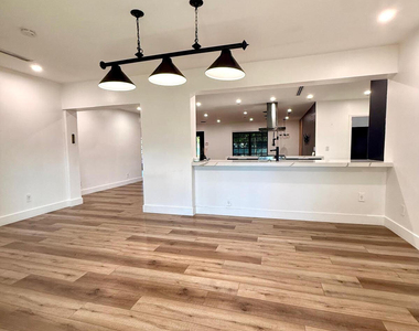 4411 Thomas Street - Photo Thumbnail 7