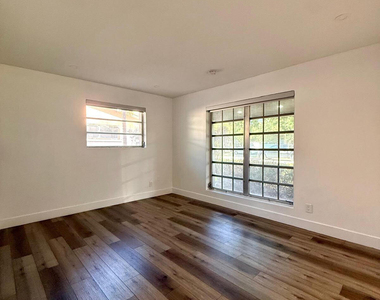 4411 Thomas Street - Photo Thumbnail 17