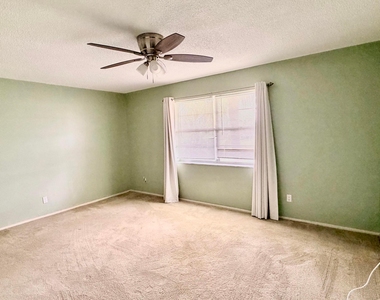 120 Lake Evelyn Drive - Photo Thumbnail 12