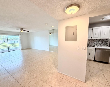 120 Lake Evelyn Drive - Photo Thumbnail 1