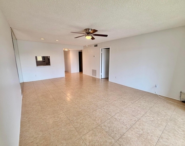 120 Lake Evelyn Drive - Photo Thumbnail 6