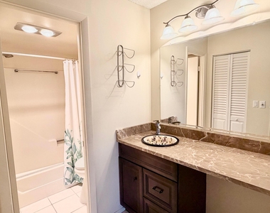 120 Lake Evelyn Drive - Photo Thumbnail 13