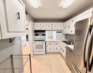 120 Lake Evelyn Drive - Photo Thumbnail 4