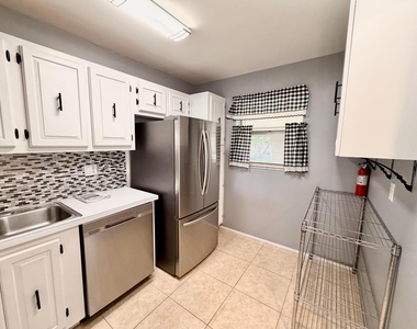 120 Lake Evelyn Drive - Photo Thumbnail 3
