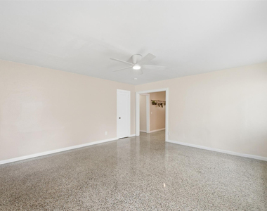 1614 Ne 7th Street - Photo Thumbnail 3