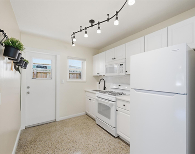 1614 Ne 7th Street - Photo Thumbnail 6