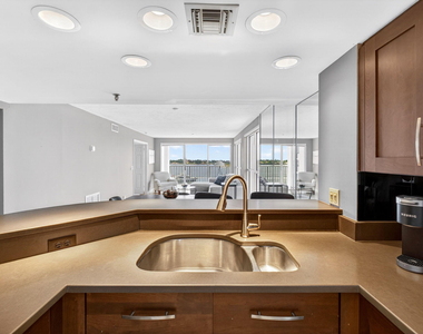 3901 S Flagler Drive - Photo Thumbnail 5