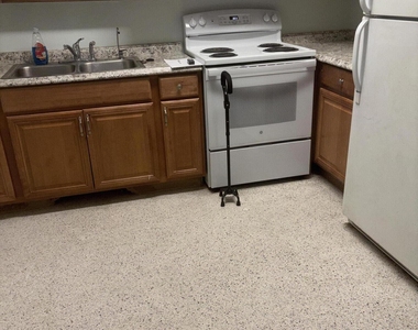 202 W Balboa Street - Photo Thumbnail 2