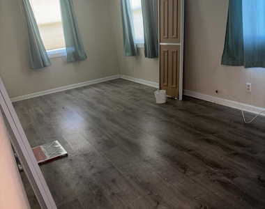 202 W Balboa Street - Photo Thumbnail 6