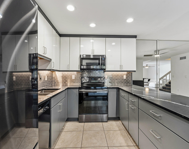 3852 Jefferson Street - Photo Thumbnail 8
