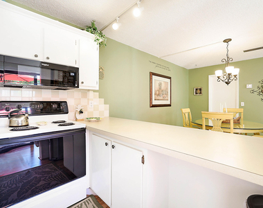 825 Center Street - Photo Thumbnail 10