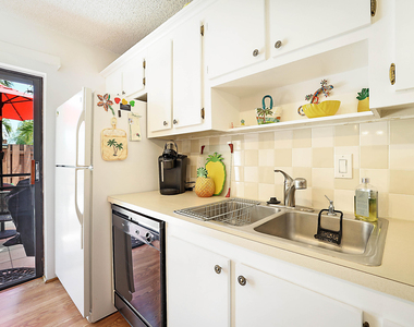 825 Center Street - Photo Thumbnail 11