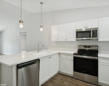 636 35th Street - Photo Thumbnail 8