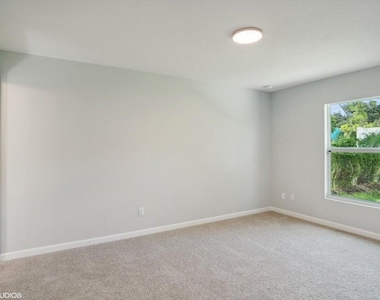 636 35th Street - Photo Thumbnail 12