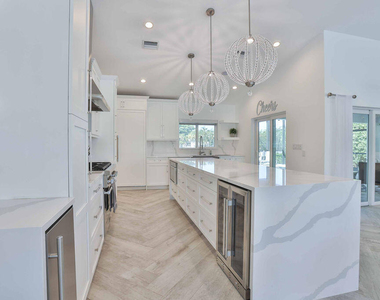 713 Forsyth Street - Photo Thumbnail 12