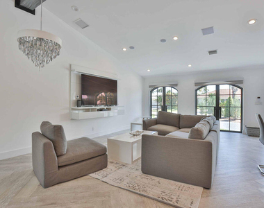 713 Forsyth Street - Photo Thumbnail 6